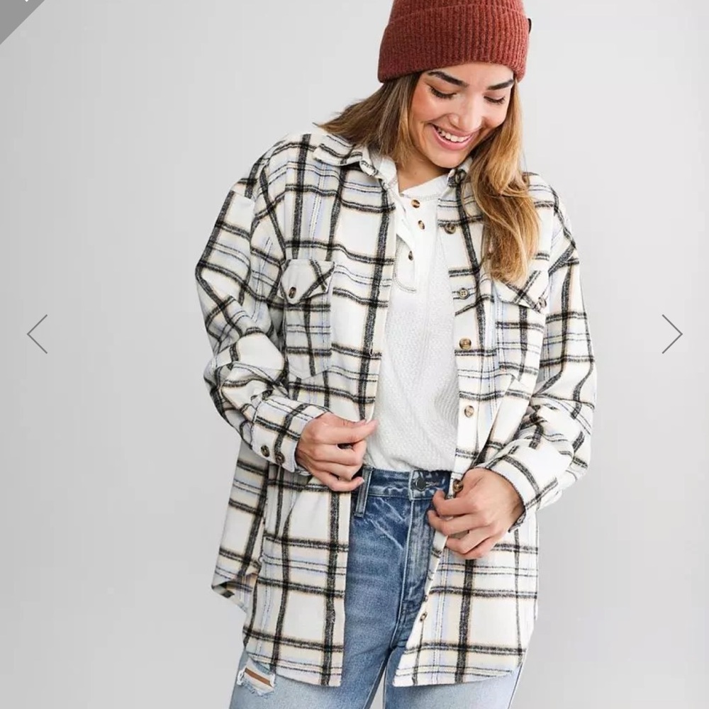 NWOT Buckle BKE - White & Light Blue Knit Flannel Boyfriend Long Sleeve Shacket